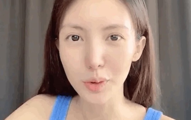 5 mỹ nhân showbiz này "ăn giấy sống qua ngày" sao?- Ảnh 23. 5 mỹ nhân showbiz này "ăn giấy sống qua ngày" sao?- Ảnh 23.