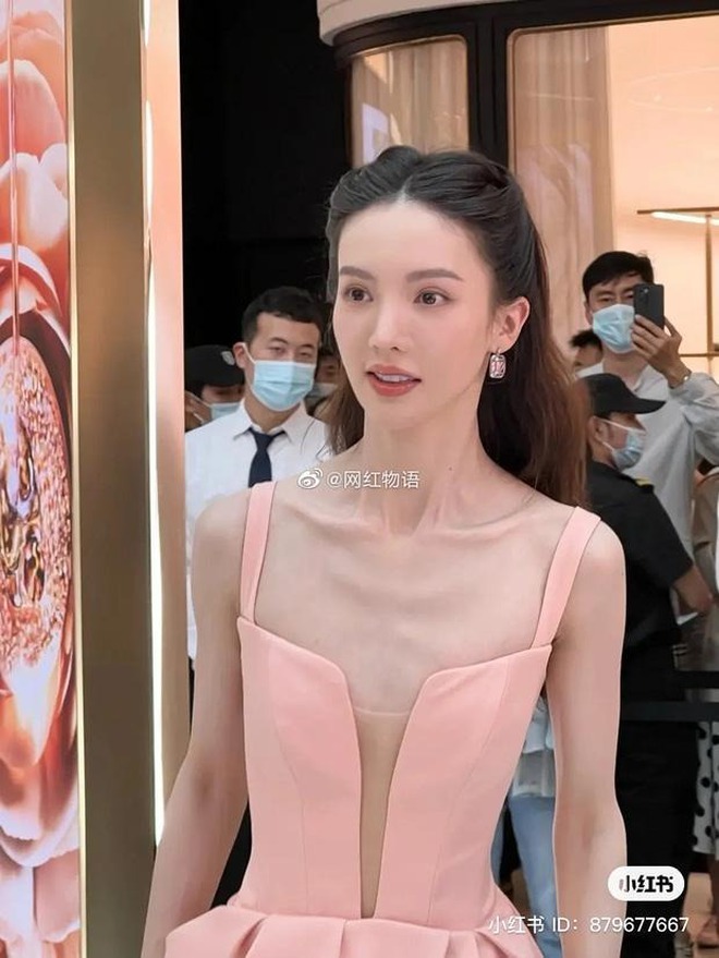 5 mỹ nhân showbiz này "ăn giấy sống qua ngày" sao?- Ảnh 25. 5 mỹ nhân showbiz này "ăn giấy sống qua ngày" sao?- Ảnh 25.