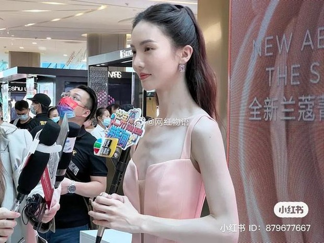 5 mỹ nhân showbiz này "ăn giấy sống qua ngày" sao?- Ảnh 26. 5 mỹ nhân showbiz này "ăn giấy sống qua ngày" sao?- Ảnh 26.