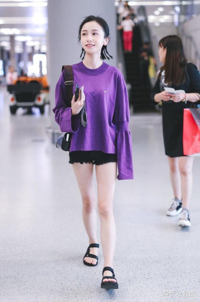 5 mỹ nhân showbiz này "ăn giấy sống qua ngày" sao?- Ảnh 19. 5 mỹ nhân showbiz này "ăn giấy sống qua ngày" sao?- Ảnh 19.