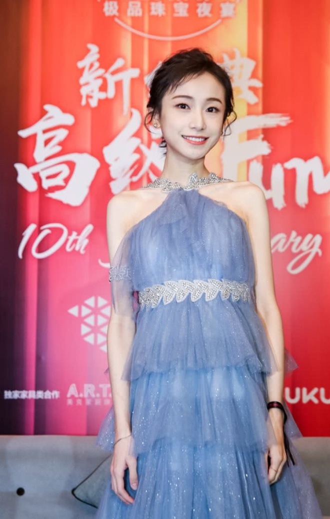 5 mỹ nhân showbiz này "ăn giấy sống qua ngày" sao?- Ảnh 22. 5 mỹ nhân showbiz này "ăn giấy sống qua ngày" sao?- Ảnh 22.