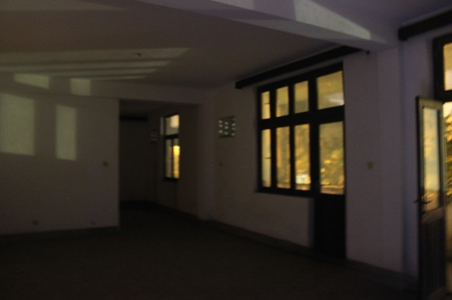 CLIP: "Nhà ma" số 300 Kim Mã, Hà Nội đã có người vào ở?- Ảnh 5. CLIP: "Nhà ma" số 300 Kim Mã, Hà Nội đã có người vào ở?- Ảnh 5.