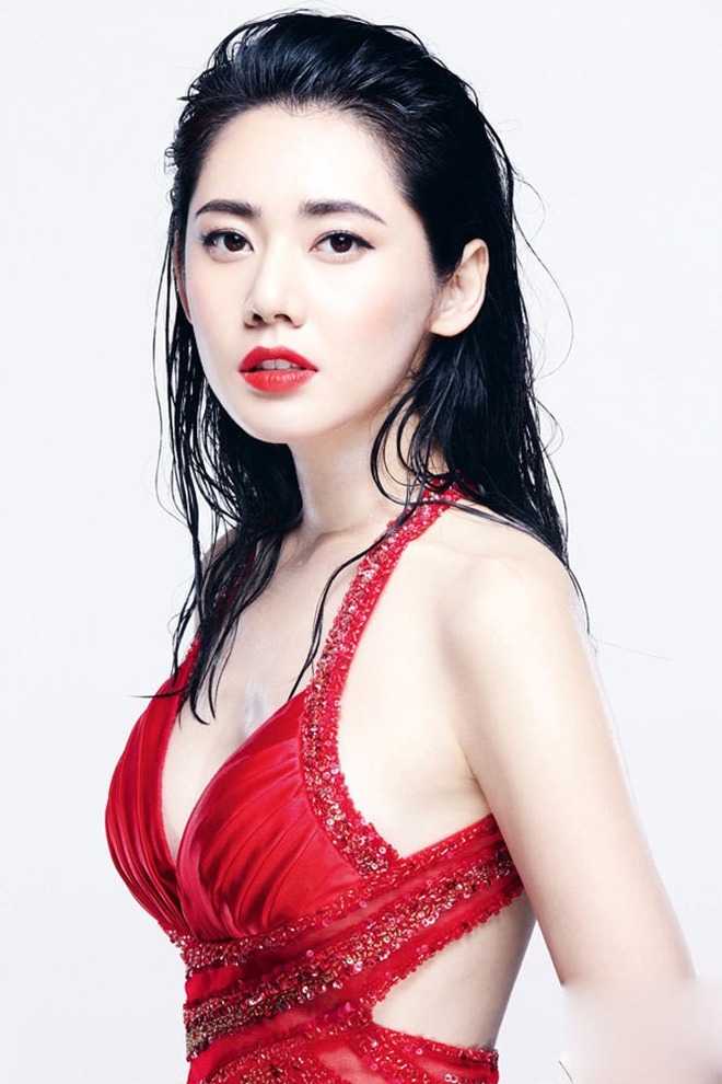 Lộ clip chồng 1 “chị đẹp” đưa gái trẻ đi bar, còn ôm trên xe- Ảnh 1. Lộ clip chồng 1 “chị đẹp” đưa gái trẻ đi bar, còn ôm trên xe- Ảnh 1.