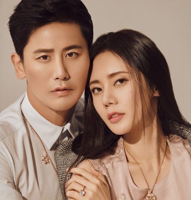 Lộ clip chồng 1 “chị đẹp” đưa gái trẻ đi bar, còn ôm trên xe- Ảnh 7. Lộ clip chồng 1 “chị đẹp” đưa gái trẻ đi bar, còn ôm trên xe- Ảnh 7.