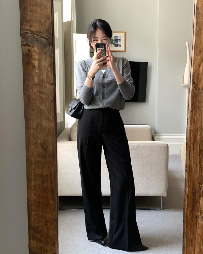 Quần đen mặc với 4 kiểu áo này là đẹp nhất, áp dụng suốt mùa đông cũng không thấy chán- Ảnh 3. Quần đen mặc với 4 kiểu áo này là đẹp nhất, áp dụng suốt mùa đông cũng không thấy chán- Ảnh 3.