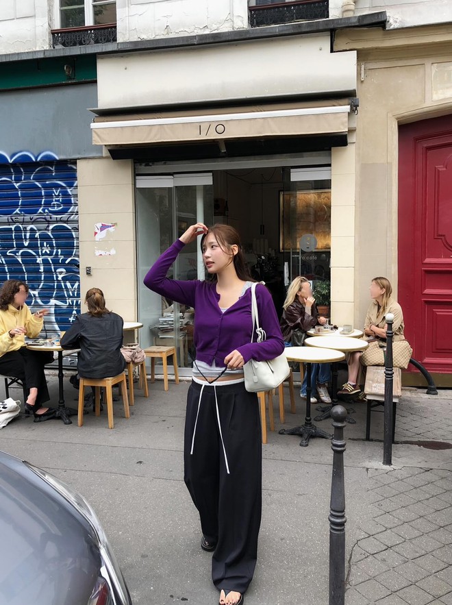 Quần đen mặc với 4 kiểu áo này là đẹp nhất, áp dụng suốt mùa đông cũng không thấy chán- Ảnh 7. Quần đen mặc với 4 kiểu áo này là đẹp nhất, áp dụng suốt mùa đông cũng không thấy chán- Ảnh 7.