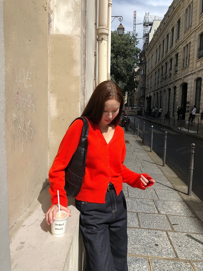 Quần đen mặc với 4 kiểu áo này là đẹp nhất, áp dụng suốt mùa đông cũng không thấy chán- Ảnh 5. Quần đen mặc với 4 kiểu áo này là đẹp nhất, áp dụng suốt mùa đông cũng không thấy chán- Ảnh 5.