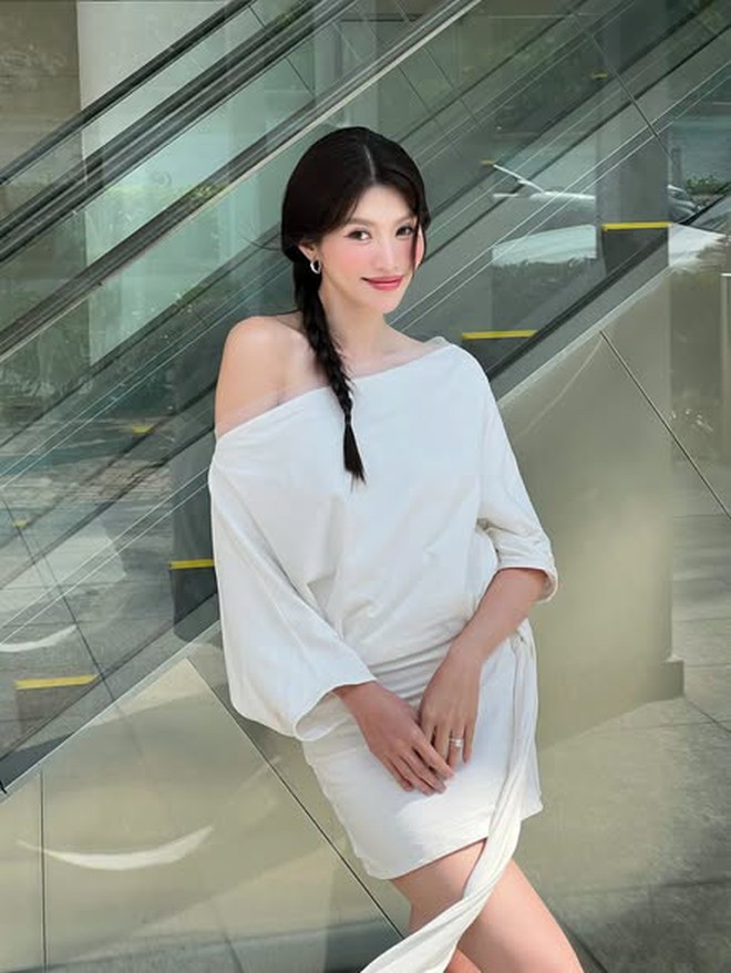 Á hậu Quỳnh Châu đang mang thai con đầu lòng?- Ảnh 4. Á hậu Quỳnh Châu đang mang thai con đầu lòng?- Ảnh 4.