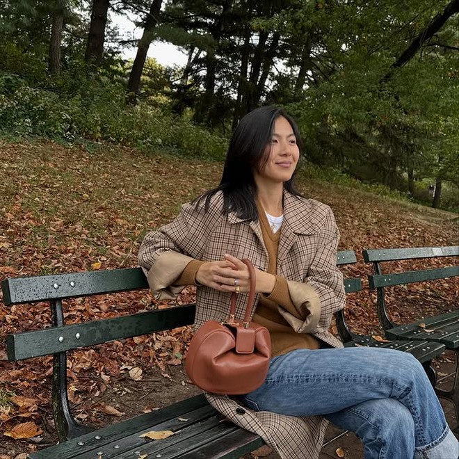 Cô gái châu Á cưới hậu duệ gia tộc Givenchy: Nhan sắc như bản tình ca, style sang đến mức Google cũng bối rối- Ảnh 8. Cô gái châu Á cưới hậu duệ gia tộc Givenchy: Nhan sắc như bản tình ca, style sang đến mức Google cũng bối rối- Ảnh 8.