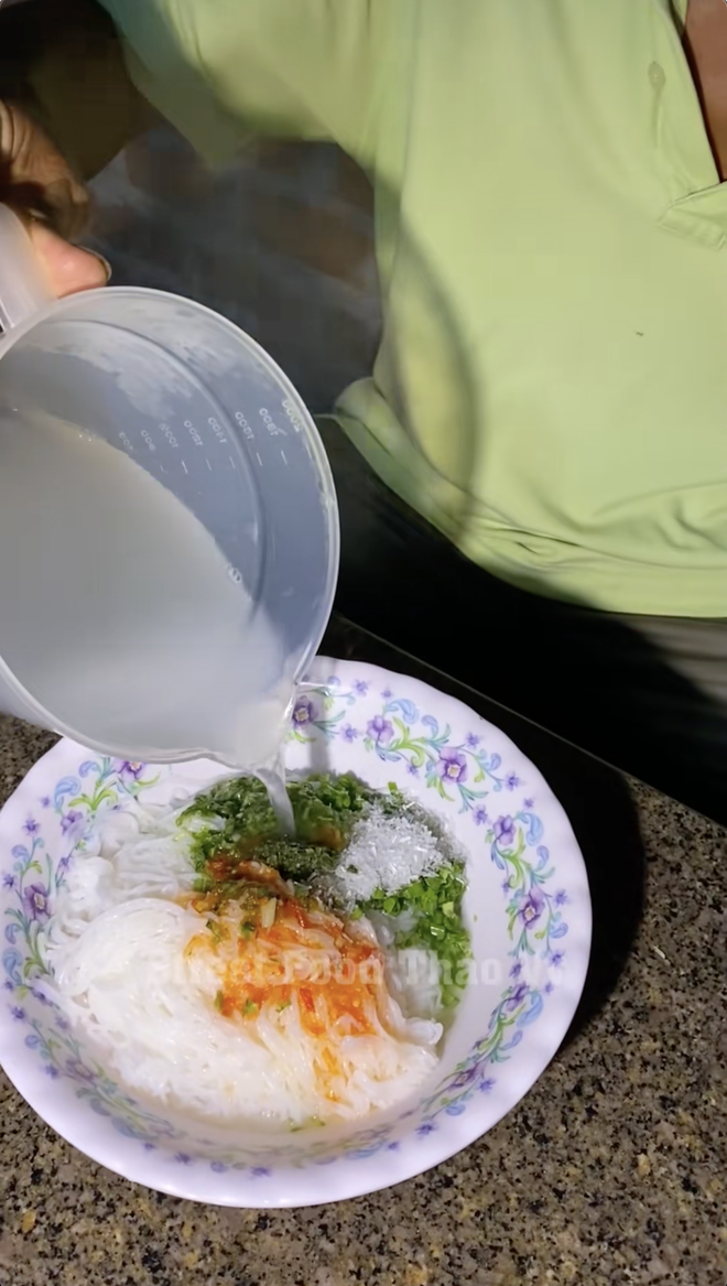 Sự thật đằng sau tô bún đắt nhất Việt Nam- Ảnh 2. Sự thật đằng sau tô bún đắt nhất Việt Nam- Ảnh 2.