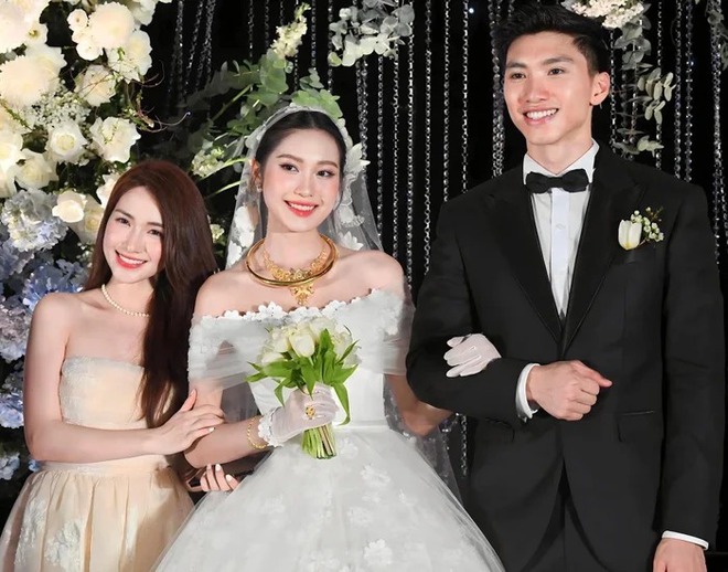 Hòa Minzy chơi đẹp- Ảnh 4. Hòa Minzy chơi đẹp- Ảnh 4.