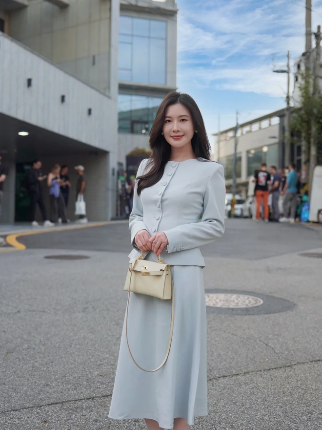 5 tông màu quyền lực giúp người tuổi Hợi hút trọn tài lộc, mặc gì cũng sang- Ảnh 4. 5 tông màu quyền lực giúp người tuổi Hợi hút trọn tài lộc, mặc gì cũng sang- Ảnh 4.