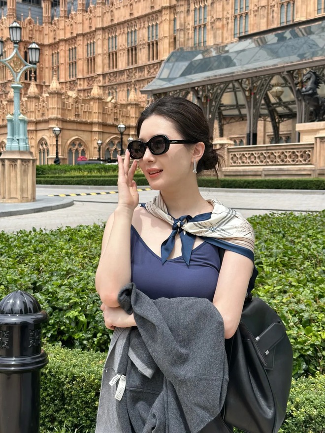 5 tông màu quyền lực giúp người tuổi Hợi hút trọn tài lộc, mặc gì cũng sang- Ảnh 3. 5 tông màu quyền lực giúp người tuổi Hợi hút trọn tài lộc, mặc gì cũng sang- Ảnh 3.