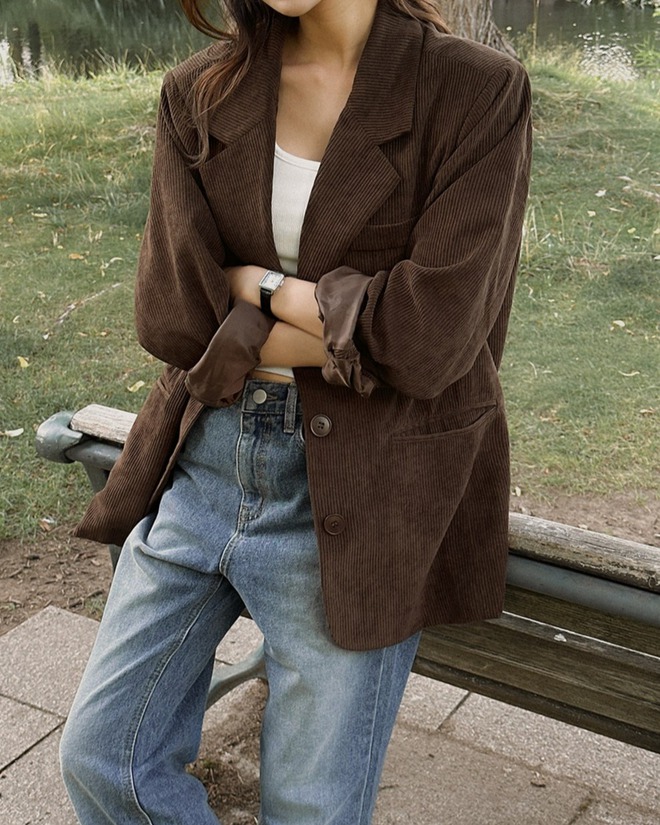 Kết hợp 4 kiểu áo khoác này với quần jeans, chị em sẽ chạm đỉnh cao sành điệu- Ảnh 4. Kết hợp 4 kiểu áo khoác này với quần jeans, chị em sẽ chạm đỉnh cao sành điệu- Ảnh 4.