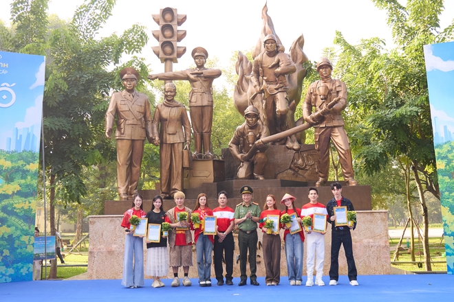 Hoà Minzy, Phạm Quỳnh Anh cùng tham gia buổi lễ trồng cây "Thành phố nở hoa", nhưng spotlight thuộc về 1 Anh Trai- Ảnh 6.