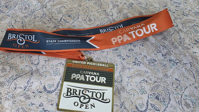 Quang Dương mang huy chương vàng lịch sử ra đấu giá cứu trợ miền Trung: “Miếng khi đói, gói khi no...”- Ảnh 4. Quang Dương mang huy chương vàng lịch sử ra đấu giá cứu trợ miền Trung: “Miếng khi đói, gói khi no...”- Ảnh 4.