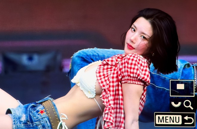 Body khét lẹt của nữ hoàng WATERBOMB Kwon Eunbi: Nhìn vòng 1 mà "ná thở", xem đến vòng 2 càng sững sờ tột độ- Ảnh 2. Body khét lẹt của nữ hoàng WATERBOMB Kwon Eunbi: Nhìn vòng 1 mà "ná thở", xem đến vòng 2 càng sững sờ tột độ- Ảnh 2.