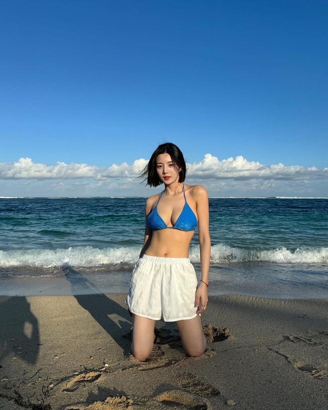 Body khét lẹt của nữ hoàng WATERBOMB Kwon Eunbi: Nhìn vòng 1 mà "ná thở", xem đến vòng 2 càng sững sờ tột độ- Ảnh 19. Body khét lẹt của nữ hoàng WATERBOMB Kwon Eunbi: Nhìn vòng 1 mà "ná thở", xem đến vòng 2 càng sững sờ tột độ- Ảnh 19.