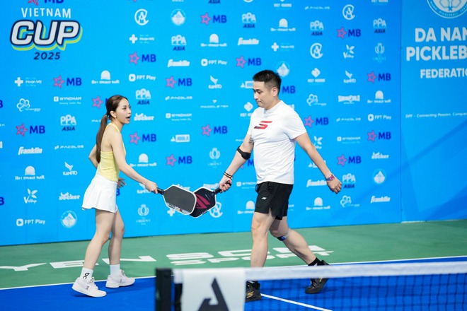 Em Kim "vén váy", vợ 3 giám đốc bảo tàng cùng loạt mỹ nhân xả suộc thả dáng tại PPA Tour Asia - Đà Nẵng- Ảnh 20.