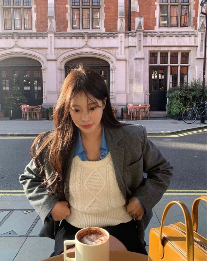Kiểu áo Thu "đỉnh của đỉnh": Ai mặc cũng hợp, phối gì cũng sang, tôn dáng mọi thế kỷ!- Ảnh 1.