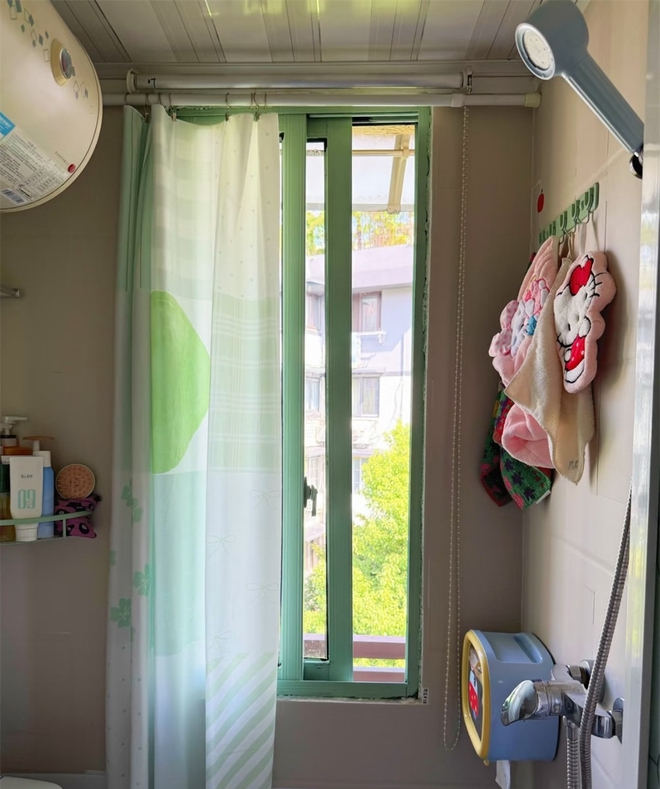 Từng xấu bẩn thảm họa, nhà vệ sinh 1m² "lột xác" ngoạn mục: Flex cả đời cũng được!- Ảnh 4.