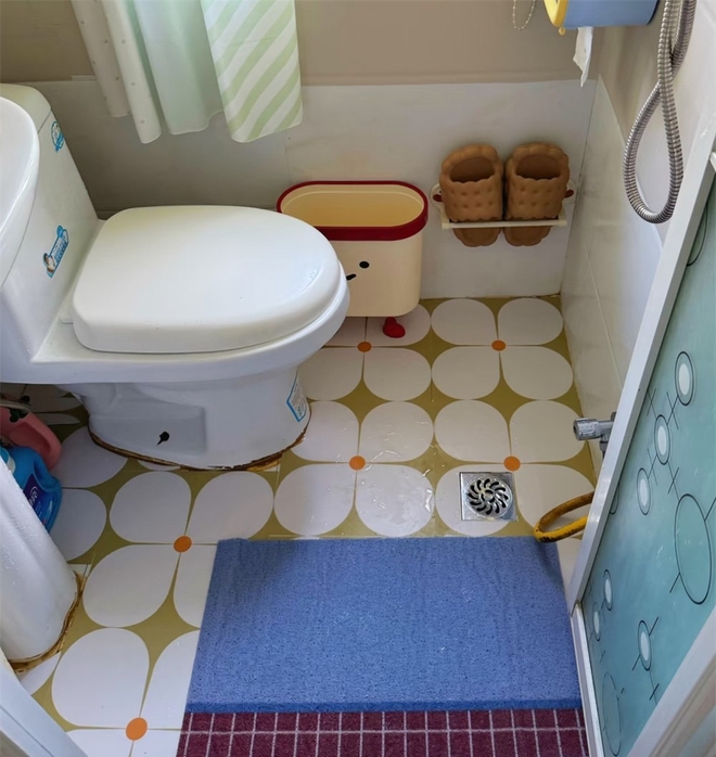 Từng xấu bẩn thảm họa, nhà vệ sinh 1m² "lột xác" ngoạn mục: Flex cả đời cũng được!- Ảnh 5.