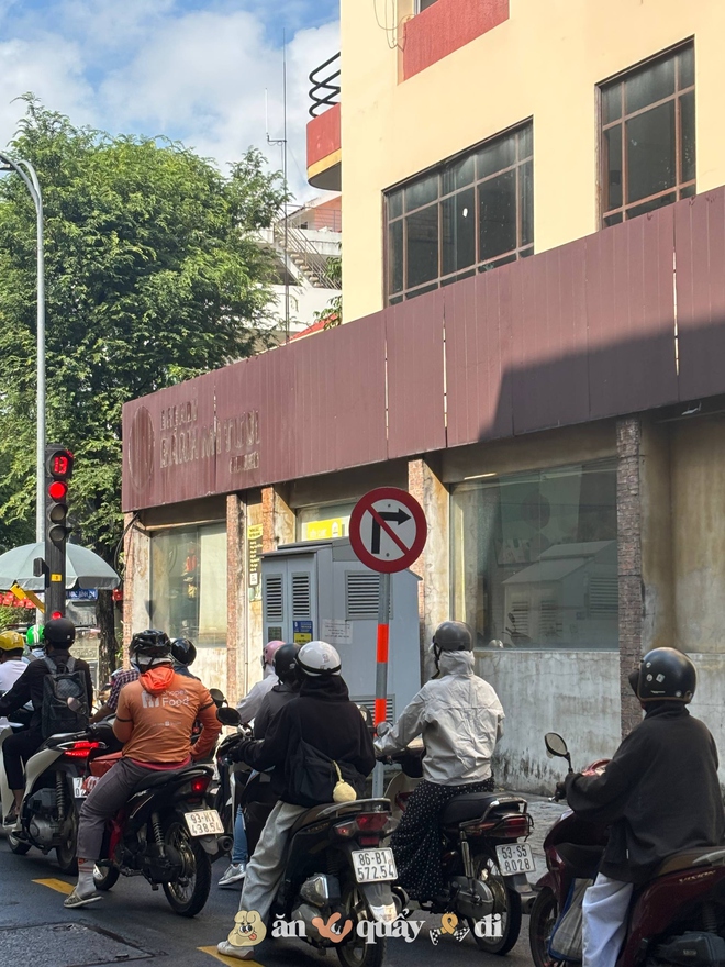 Người dân TP.HCM hụt hẫng khi tiệm bánh của 1 bác sỹ dừng bán vĩnh viễn sau 21 năm- Ảnh 5.