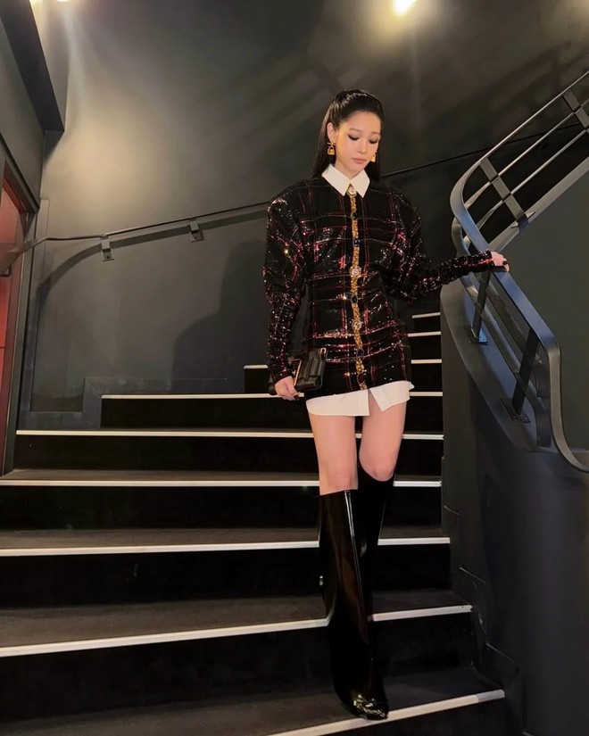 “Công chúa Samsung" gây chú ý tại fashion week, netizen sốc vì giống y bà ngoại quyền lực- Ảnh 1.