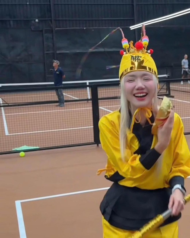 Phương Ly chơi Halloween sớm nhất Vbiz: Cosplay kiểu này xem xong chỉ sợ trúng tiếng yêu- Ảnh 6. Phương Ly chơi Halloween sớm nhất Vbiz: Cosplay kiểu này xem xong chỉ sợ trúng tiếng yêu- Ảnh 6.