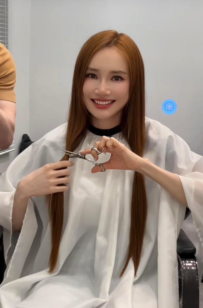 Nhã Phương bị chỉ trích "làm màu" vì hiến tóc- Ảnh 2. Nhã Phương bị chỉ trích "làm màu" vì hiến tóc- Ảnh 2.