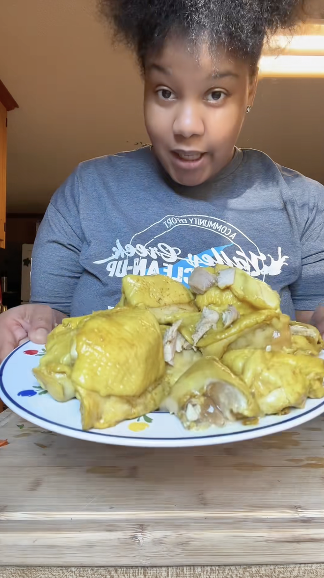 Người Việt “ngả mũ” khi thấy khách Tây tự tay làm món gỏi này dù chưa từng nếm thử- Ảnh 3. Người Việt “ngả mũ” khi thấy khách Tây tự tay làm món gỏi này dù chưa từng nếm thử- Ảnh 3.