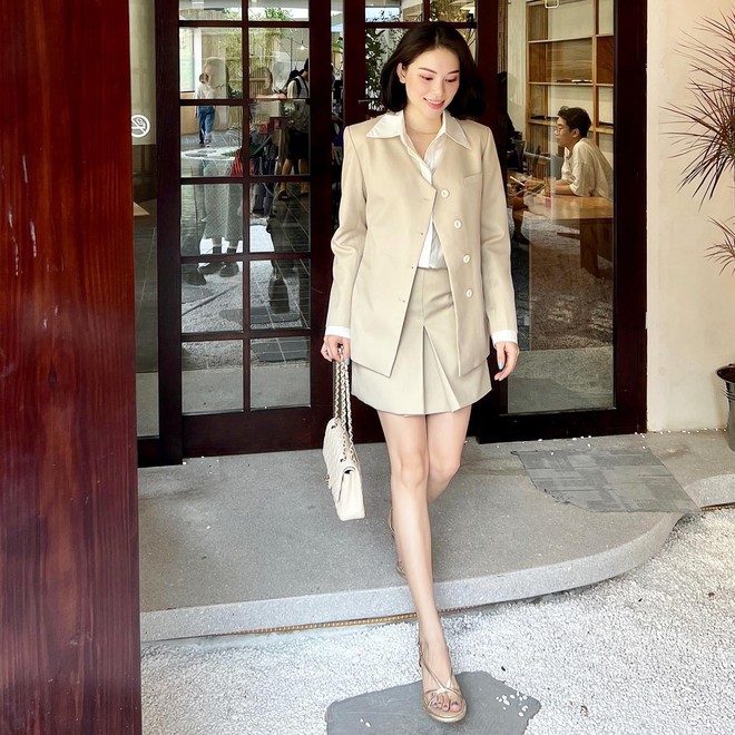 Gu chọn chân váy của các nàng dâu hào môn: 4 kiểu đơn giản nhưng mặc thế nào cũng sang- Ảnh 10. Gu chọn chân váy của các nàng dâu hào môn: 4 kiểu đơn giản nhưng mặc thế nào cũng sang- Ảnh 10.