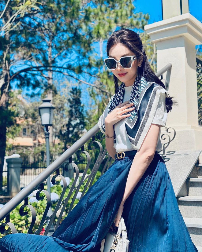 Gu chọn chân váy của các nàng dâu hào môn: 4 kiểu đơn giản nhưng mặc thế nào cũng sang- Ảnh 5. Gu chọn chân váy của các nàng dâu hào môn: 4 kiểu đơn giản nhưng mặc thế nào cũng sang- Ảnh 5.