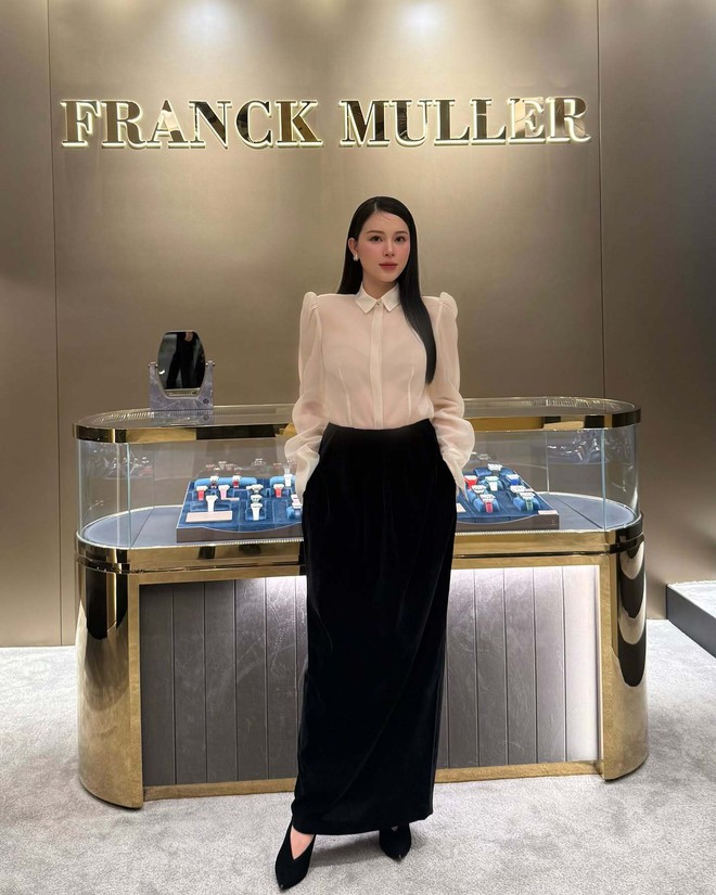 Gu chọn chân váy của các nàng dâu hào môn: 4 kiểu đơn giản nhưng mặc thế nào cũng sang- Ảnh 6. Gu chọn chân váy của các nàng dâu hào môn: 4 kiểu đơn giản nhưng mặc thế nào cũng sang- Ảnh 6.