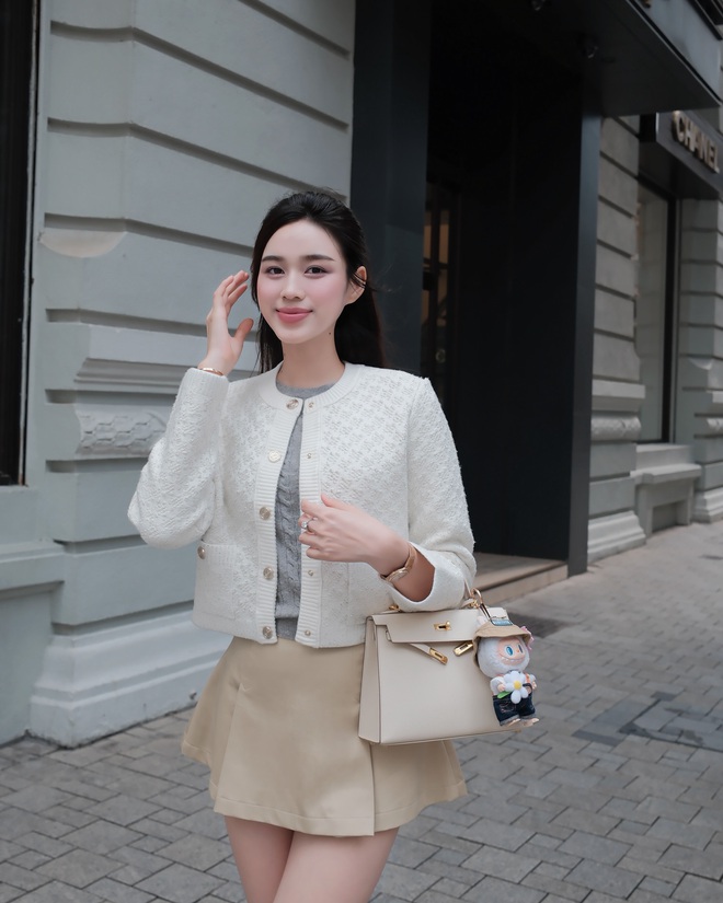 Gu chọn chân váy của các nàng dâu hào môn: 4 kiểu đơn giản nhưng mặc thế nào cũng sang- Ảnh 11. Gu chọn chân váy của các nàng dâu hào môn: 4 kiểu đơn giản nhưng mặc thế nào cũng sang- Ảnh 11.