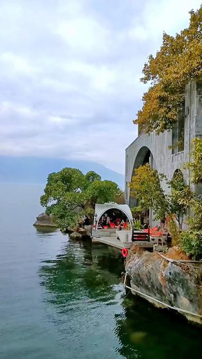 Nữ nghệ sĩ 30 năm không ăn cơm sở hữu biệt thự "cung trăng - mặt trời" đẹp nhất thế gian- Ảnh 10. Nữ nghệ sĩ 30 năm không ăn cơm sở hữu biệt thự "cung trăng - mặt trời" đẹp nhất thế gian- Ảnh 10.