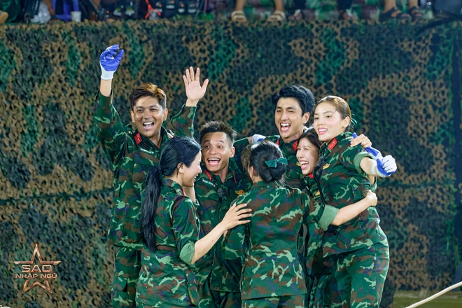 Tập 13 Sao Nhập Ngũ: 1 nhân vật rời chương trình, Hương Giang kinh ngạc khi thấy món đồ này- Ảnh 7. Tập 13 Sao Nhập Ngũ: 1 nhân vật rời chương trình, Hương Giang kinh ngạc khi thấy món đồ này- Ảnh 7.