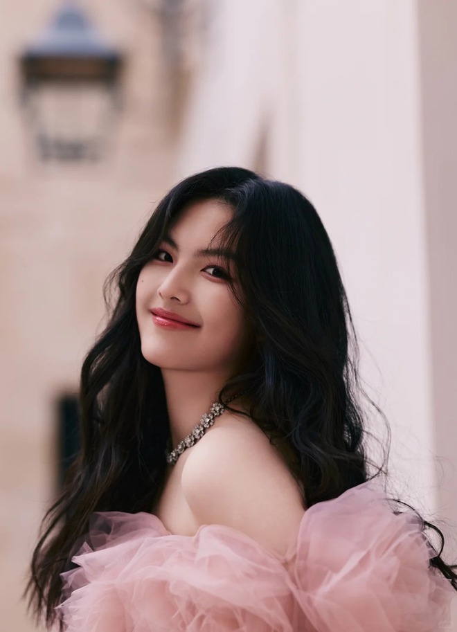 Gam hồng phong thủy và “hiệu ứng tỏa sáng” của ái nữ MC giàu bậc nhất showbiz- Ảnh 9.