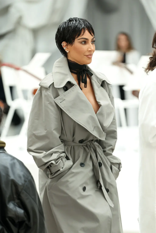 Chị em Kim Kardashian, Kylie Jenner bị chê thậm tệ: Tài năng ở đâu, sao vượt mặt dàn sao quốc tế?- Ảnh 5.