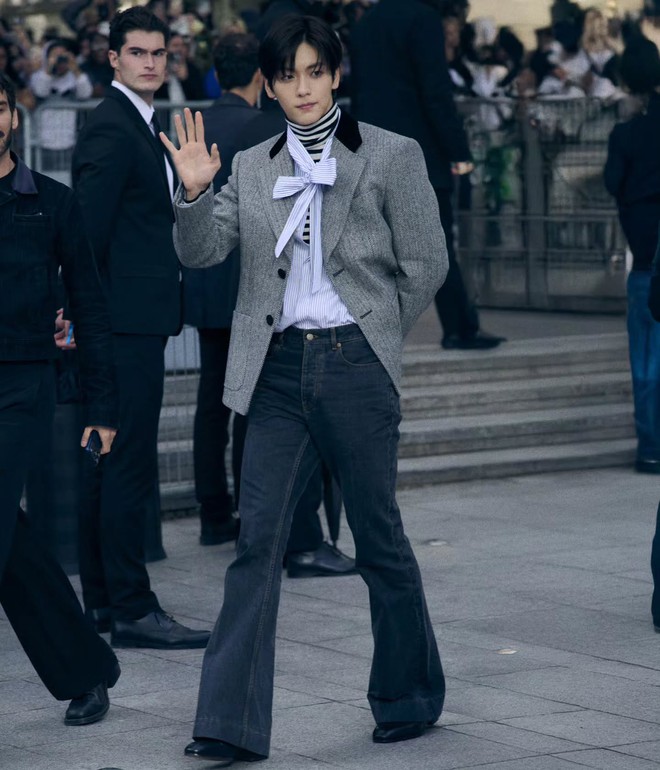 SOOBIN gây náo loạn show Valentino tại Paris Fashion Week?- Ảnh 6.