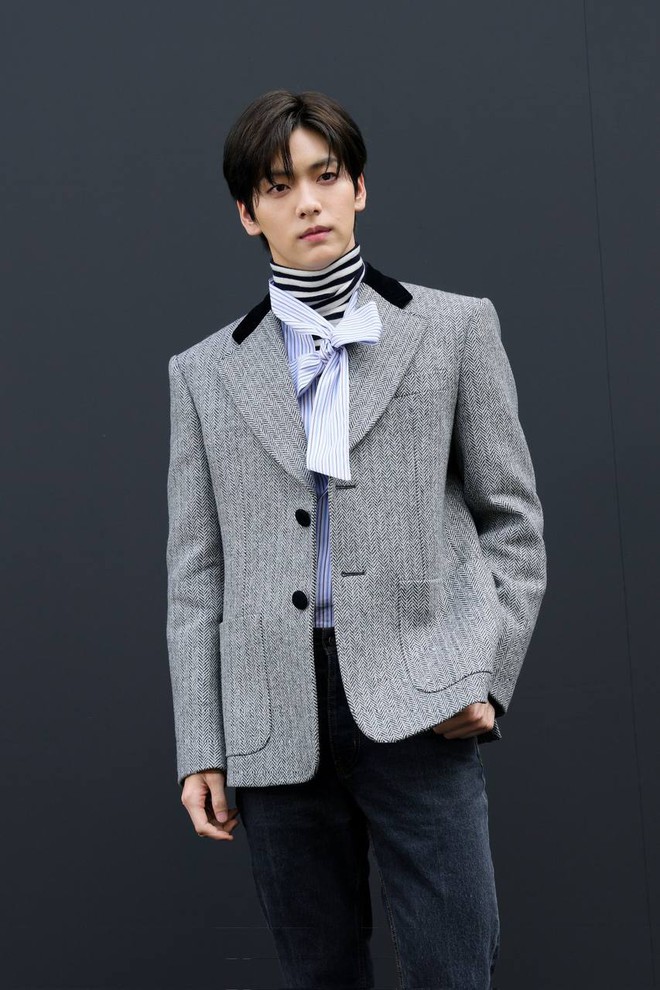 SOOBIN gây náo loạn show Valentino tại Paris Fashion Week?- Ảnh 8.
