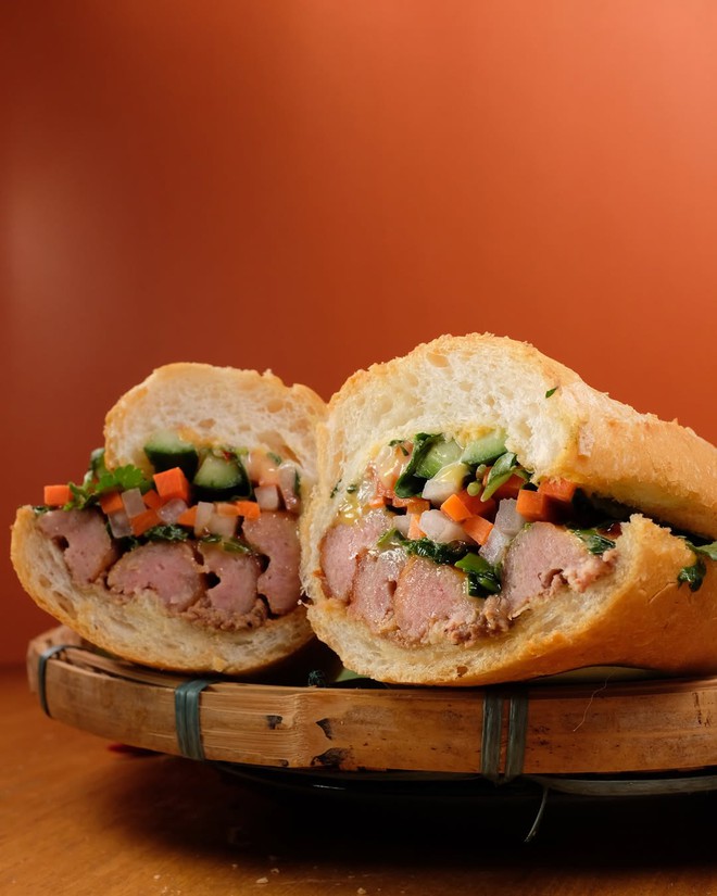 Tạ Đình Phong và Nghê Ni cùng mê tiệm bánh mì Việt giá tận 300k, bán 1000 ổ/ngày- Ảnh 6.