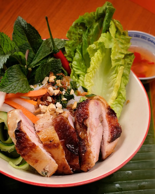 Tạ Đình Phong và Nghê Ni cùng mê tiệm bánh mì Việt giá tận 300k, bán 1000 ổ/ngày- Ảnh 5.