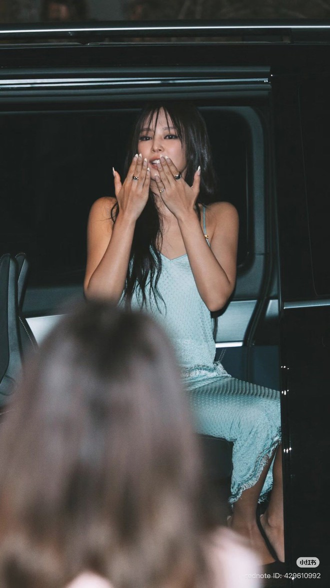 Jennie đi trễ vì được dàn xếp làm nữ chính Chanel?- Ảnh 6. Jennie đi trễ vì được dàn xếp làm nữ chính Chanel?- Ảnh 6.