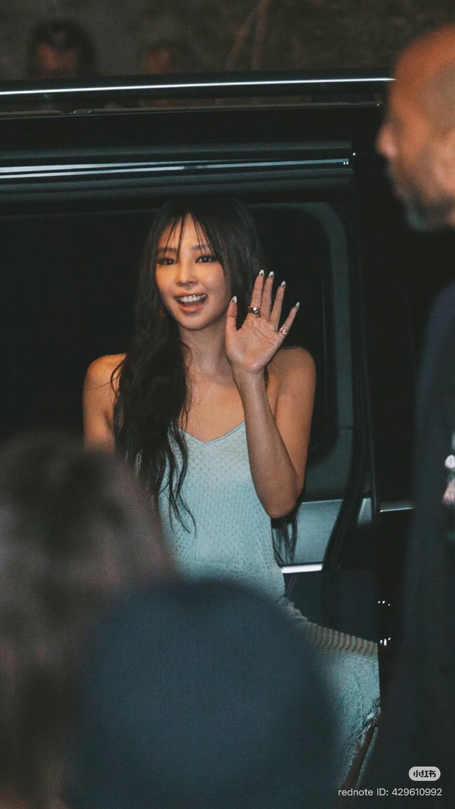 Jennie đi trễ vì được dàn xếp làm nữ chính Chanel?- Ảnh 5. Jennie đi trễ vì được dàn xếp làm nữ chính Chanel?- Ảnh 5.