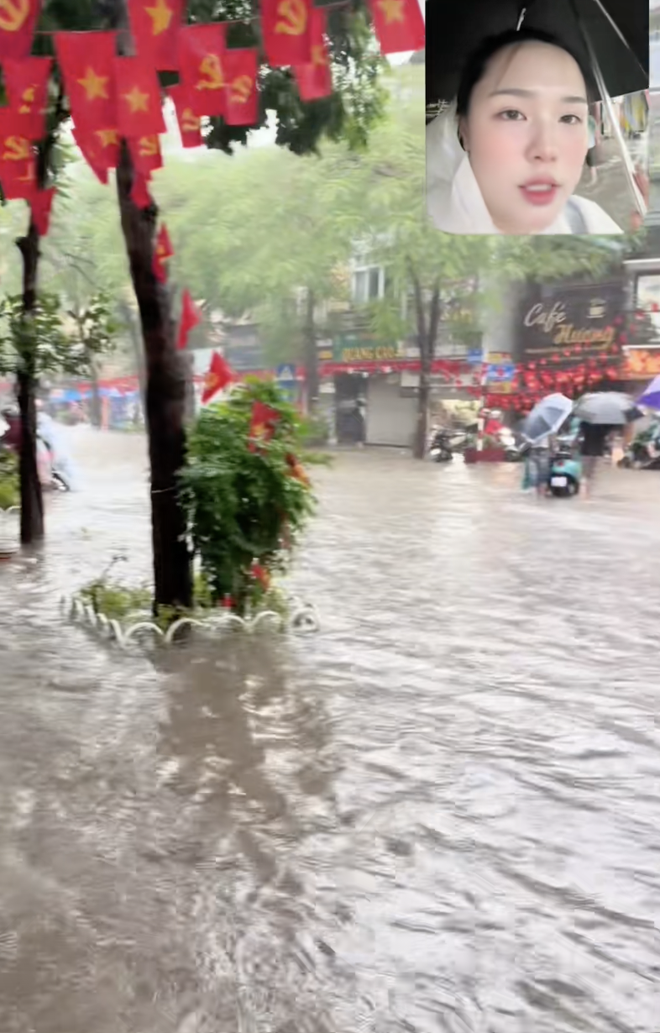 Vợ Duy Mạnh mặc đồ như "bà thím", may có túi hiệu trăm triệu "cứu" lại, tâm sự ngày mưa ngập gây chú ý- Ảnh 5.