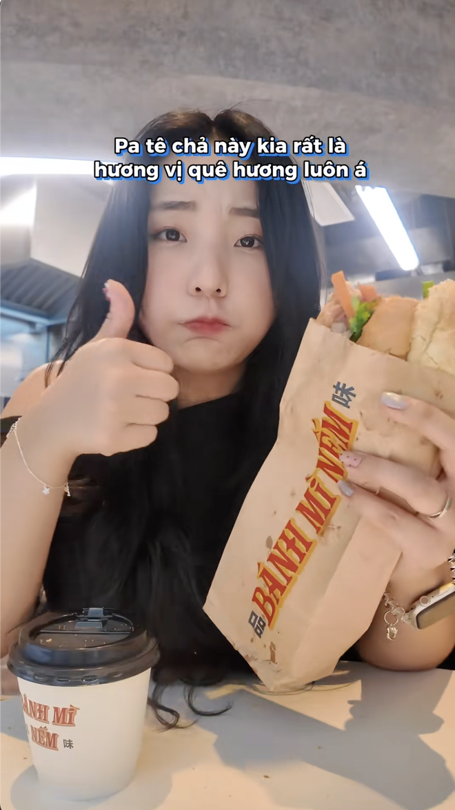 Tạ Đình Phong và Nghê Ni cùng mê tiệm bánh mì Việt giá tận 300k, bán 1000 ổ/ngày- Ảnh 9.