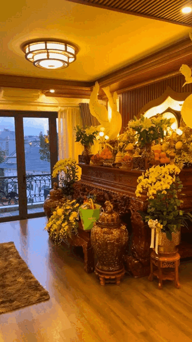 Phòng thờ 500 triệu gây sốt toàn cõi mạng: Bày đúng lễ nghi hợp phong thủy, "bề trên" chắc chắn hài lòng!- Ảnh 1.