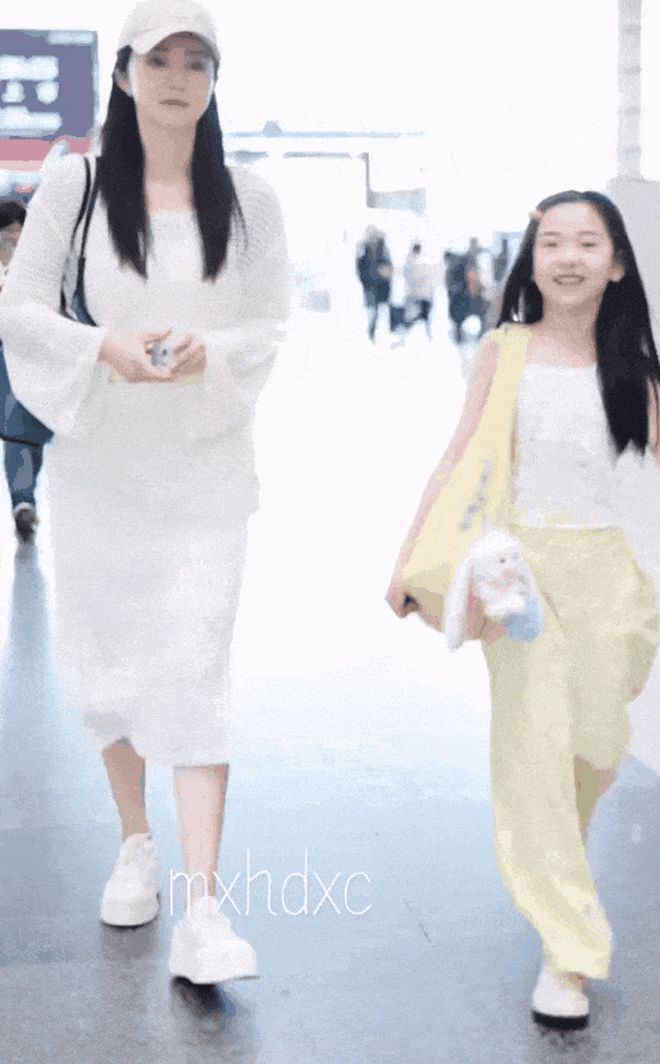 Lý do Tiểu Tửu Oa thành top lưu lượng: Hiện tượng mạng năm 2025 đến từ một tuổi thơ đủ yêu thương- Ảnh 4.
