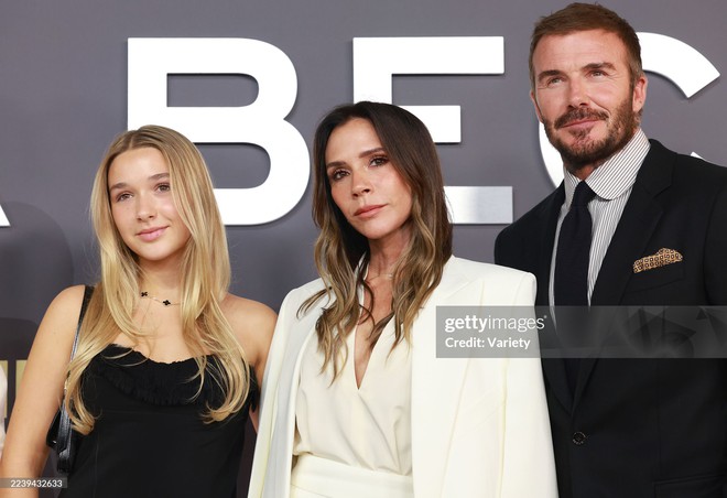 Tiểu thư Harper Beckham chiếm trọn spotlight ở buổi ra mắt phim của mẹ - Victoria, "hung thần" Getty cũng không thể dìm nhan sắc- Ảnh 2.